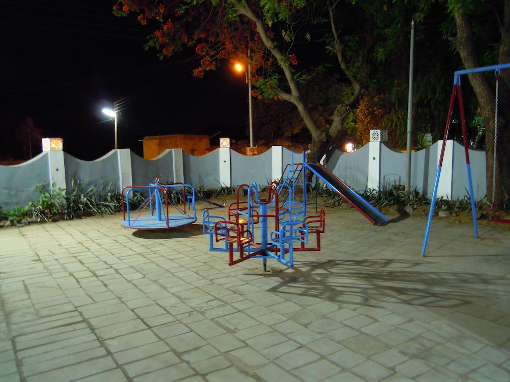 Hotel Grand Barrack Khandwa Extérieur photo