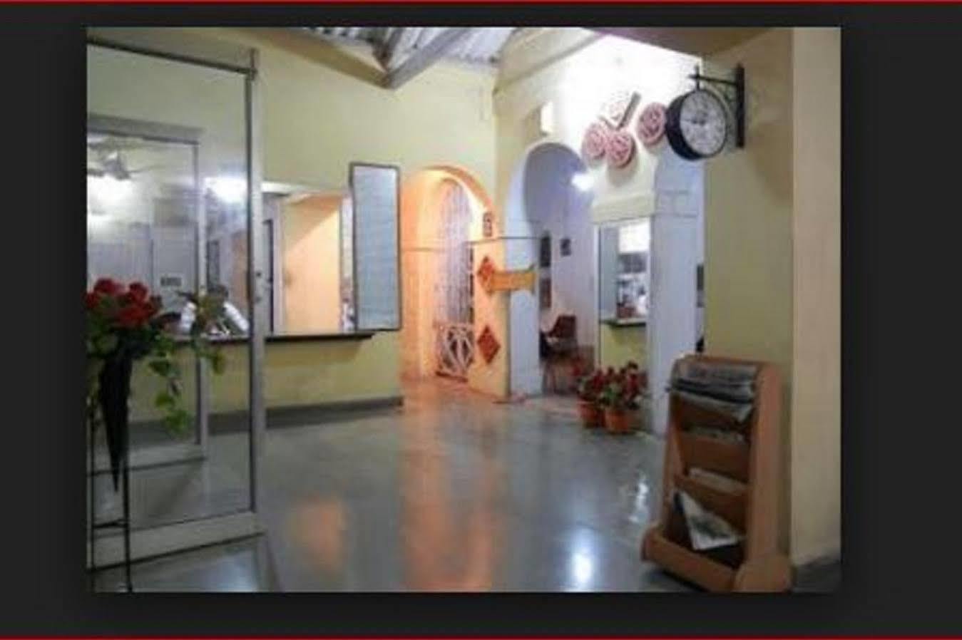 Hotel Grand Barrack Khandwa Extérieur photo